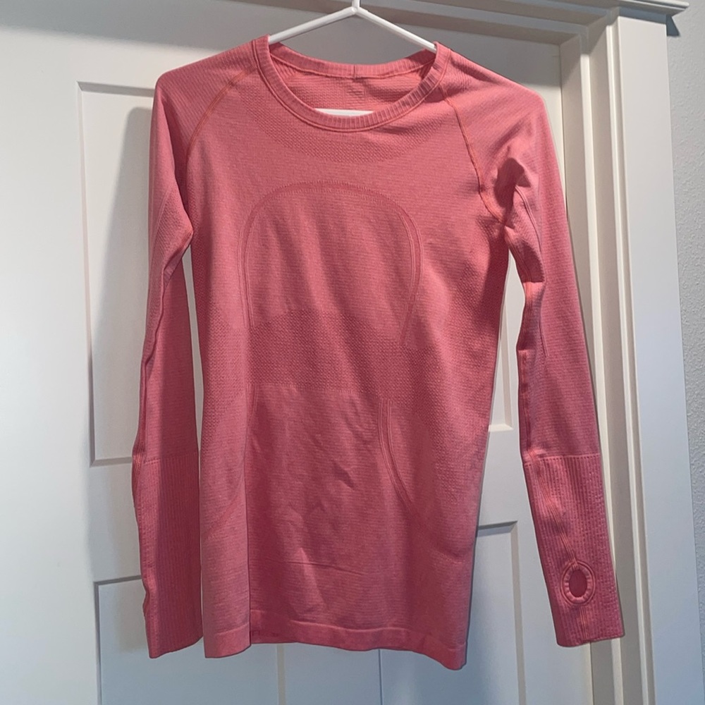 Lululemon workout top